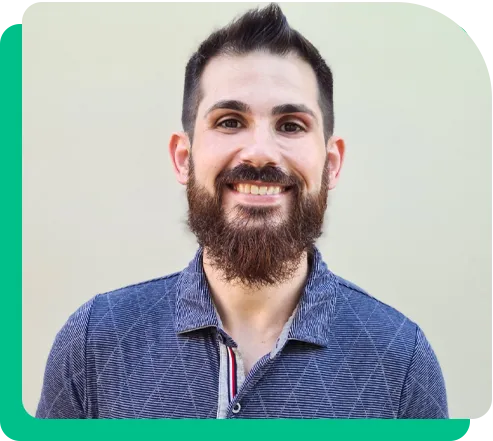 Thiago Loch, especialista em marketing digital desde 2007, consultor/mentor com foco em resultados financeiros, especialista em mercado SaaS, atendendo os mais diversos setores e em 2012 foi co-fundador do Google Business Group Florianópolis.