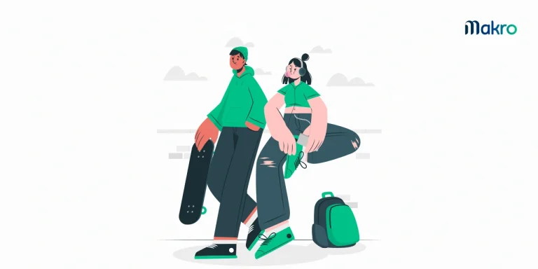 Um homem com roupas de frio segura seu skate, enquanto ao lado dele há uma mulher com roupas mais descontraídas, usando fones de ouvido.