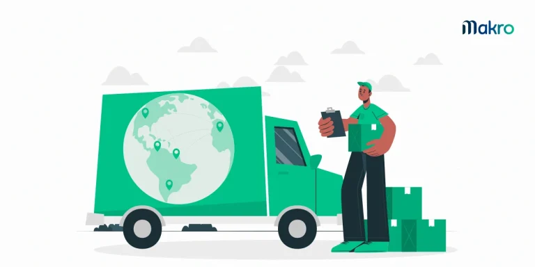 Um homem segura uma prancheta e uma caixa, com outras caixas ao seu redor. Ao fundo, um caminhão exibe um logotipo com planetas e locais demarcados.