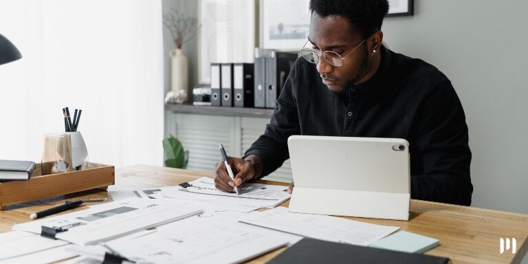 A Anuidade CFC 2026 é a taxa anual obrigatória para profissionais e organizações contábeis manterem o registro ativo no Sistema CFC/CRCs.