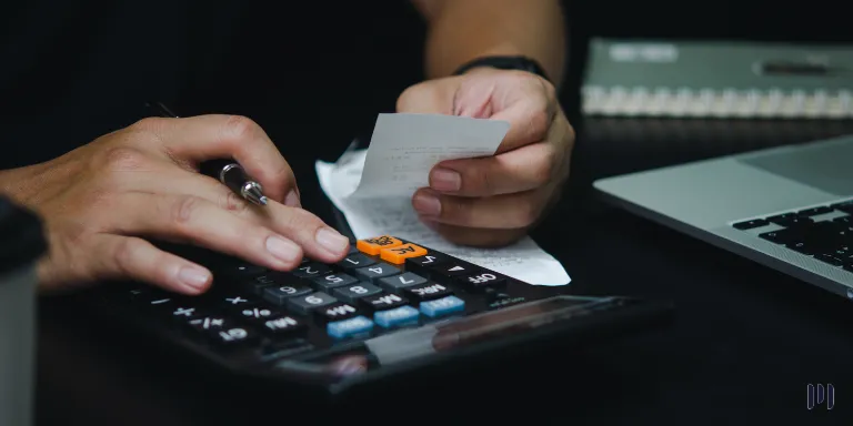 CBS 2027 é a nova contribuição que substituirá PIS, Cofins e IOF-Seguros, com alíquota ainda em definição pelo TCU e Senado.